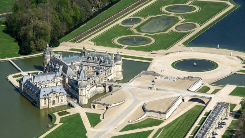 Castelo de Chantilly e jardim francês