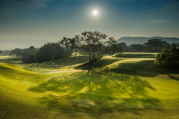 O Mbombela Golf Clube está localizado em Nelspruit e foi projetado por Peter Matcovich