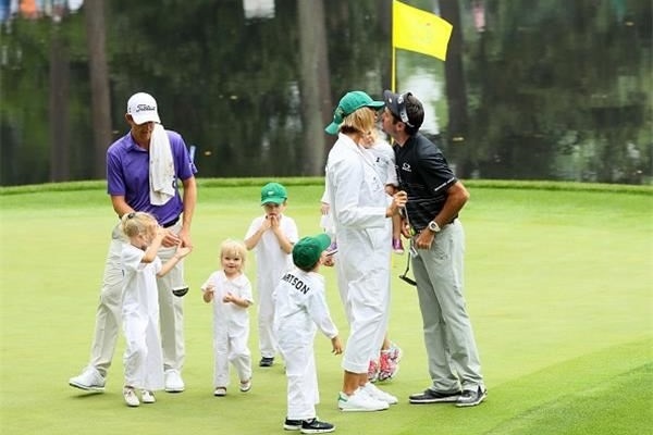 O Par-3 content com familia de PGA jogadores